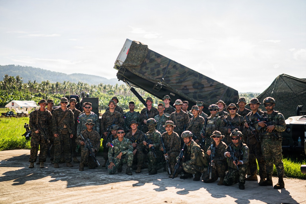 3rd Littoral Combat Team, Philippine marines participate in bilateral training during KAMANDAG 10