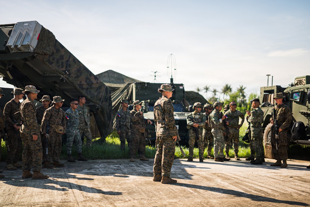 3rd Littoral Combat Team, Philippine marines participate in bilateral training during KAMANDAG 10