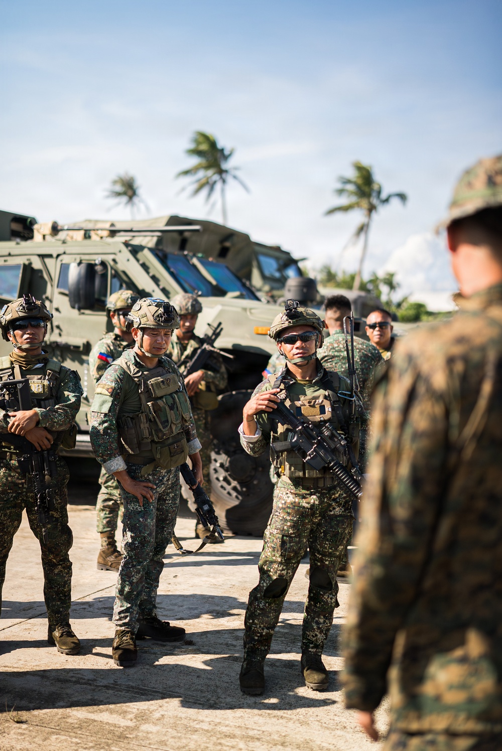 3rd Littoral Combat Team, Philippine marines participate in bilateral training during KAMANDAG 10
