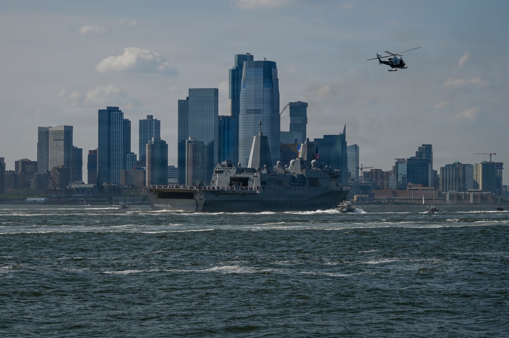 USS Arlington Arrives in New York