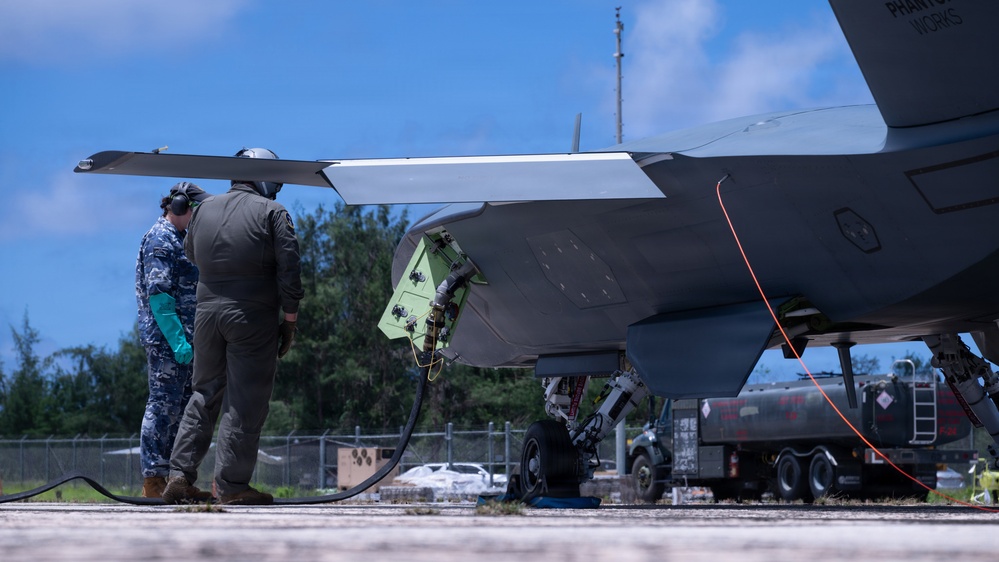 VS26 sees first FARP training between CCA, HC-130J