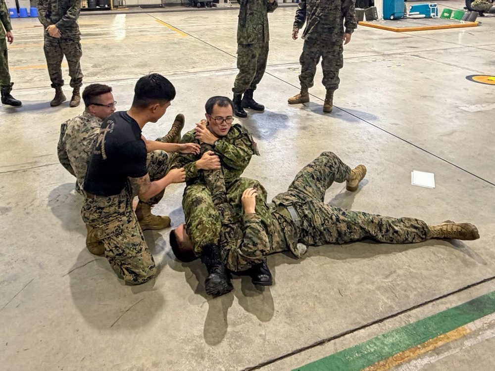 U.S., Japan service members practice MCMAP