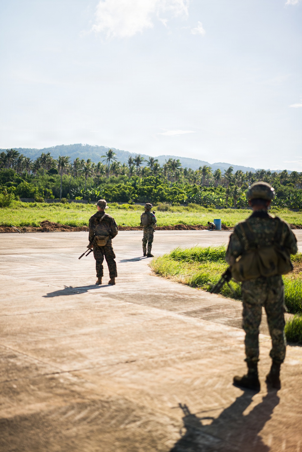 3rd Littoral Combat Team, Philippine marines participate in bilateral training during KAMANDAG 10