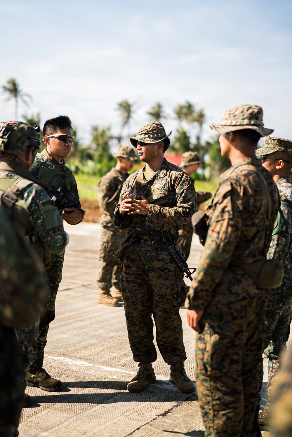 3rd Littoral Combat Team, Philippine marines participate in bilateral training during KAMANDAG 10