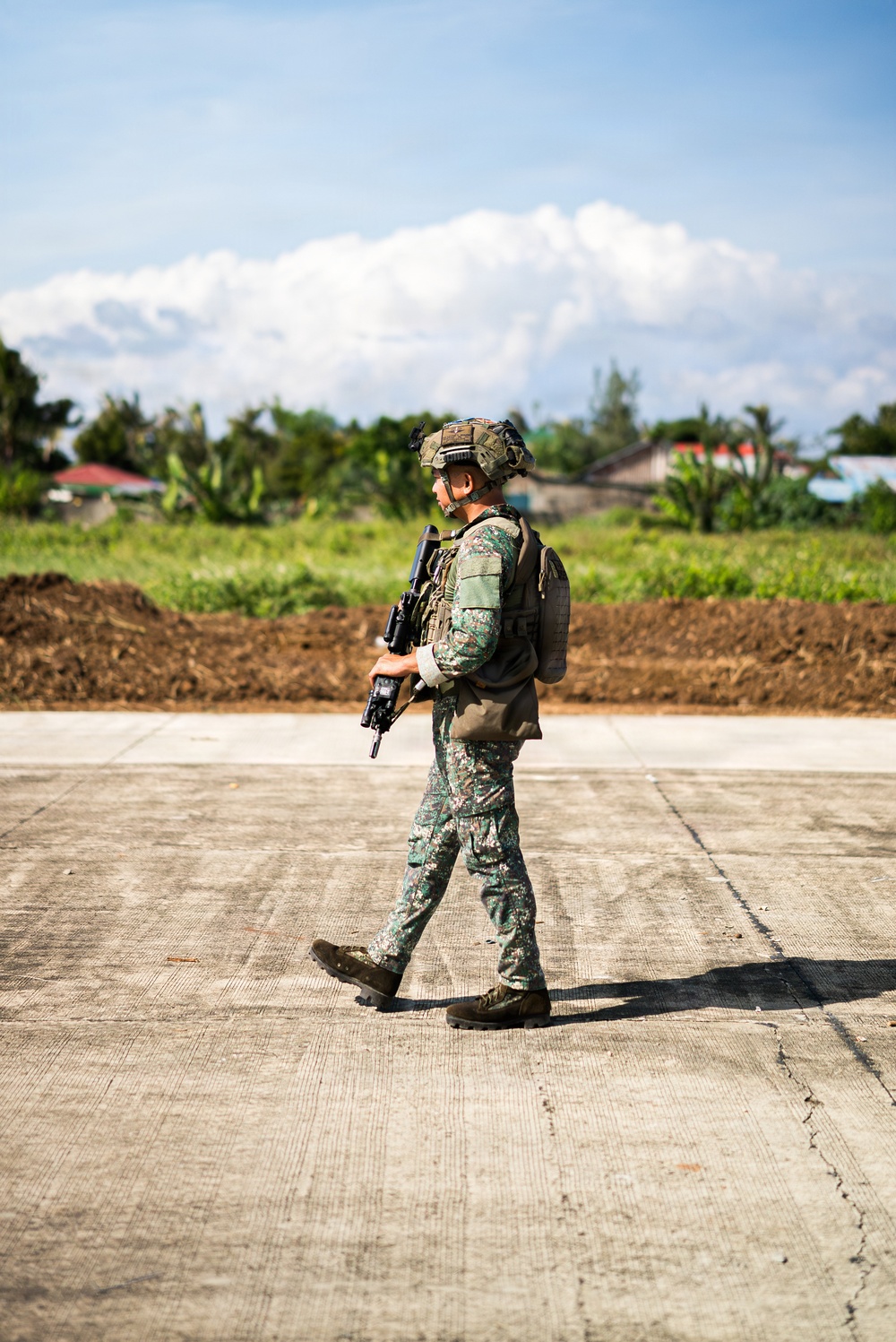 3rd Littoral Combat Team, Philippine marines participate in bilateral training during KAMANDAG 10