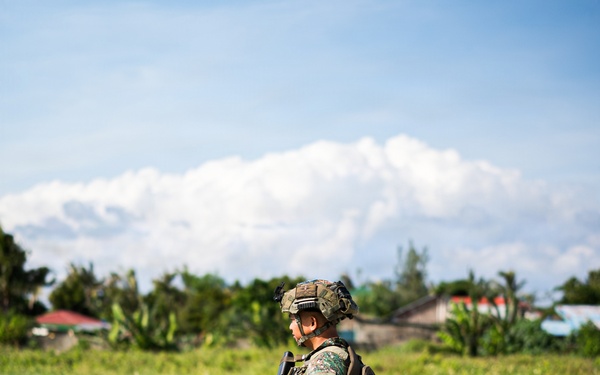 3rd Littoral Combat Team, Philippine marines participate in bilateral training during KAMANDAG 10