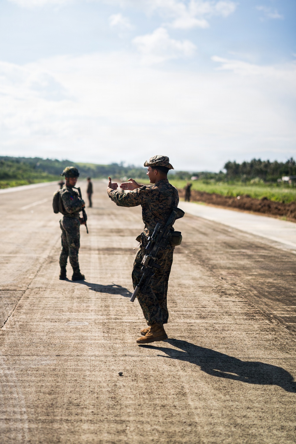3rd Littoral Combat Team, Philippine marines participate in bilateral training during KAMANDAG 10