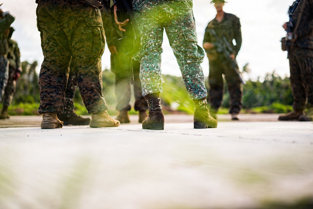 3rd Littoral Combat Team, Philippine marines participate in bilateral training during KAMANDAG 10