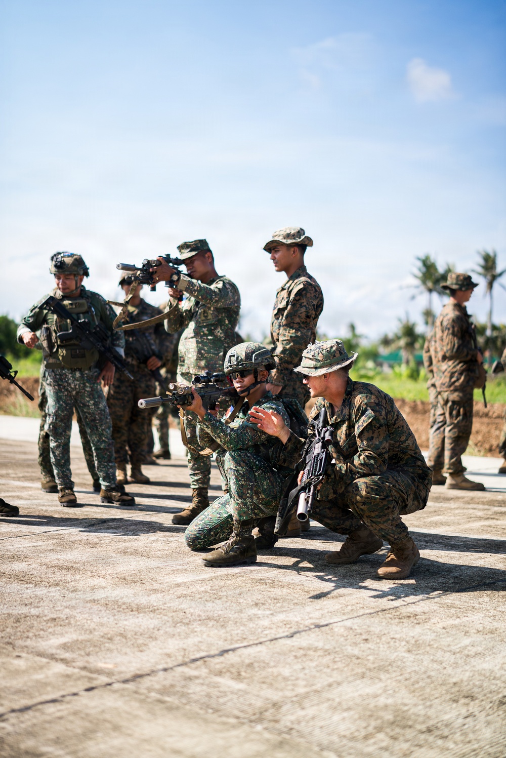 3rd Littoral Combat Team, Philippine marines participate in bilateral training during KAMANDAG 10