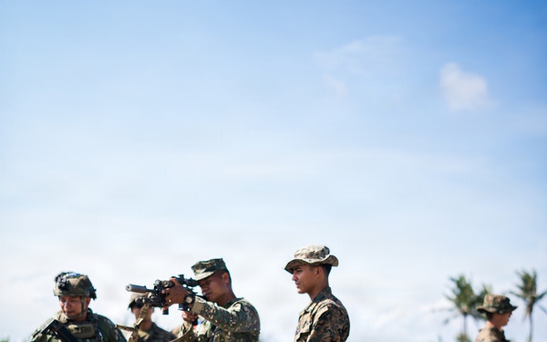 3rd Littoral Combat Team, Philippine marines participate in bilateral training during KAMANDAG 10