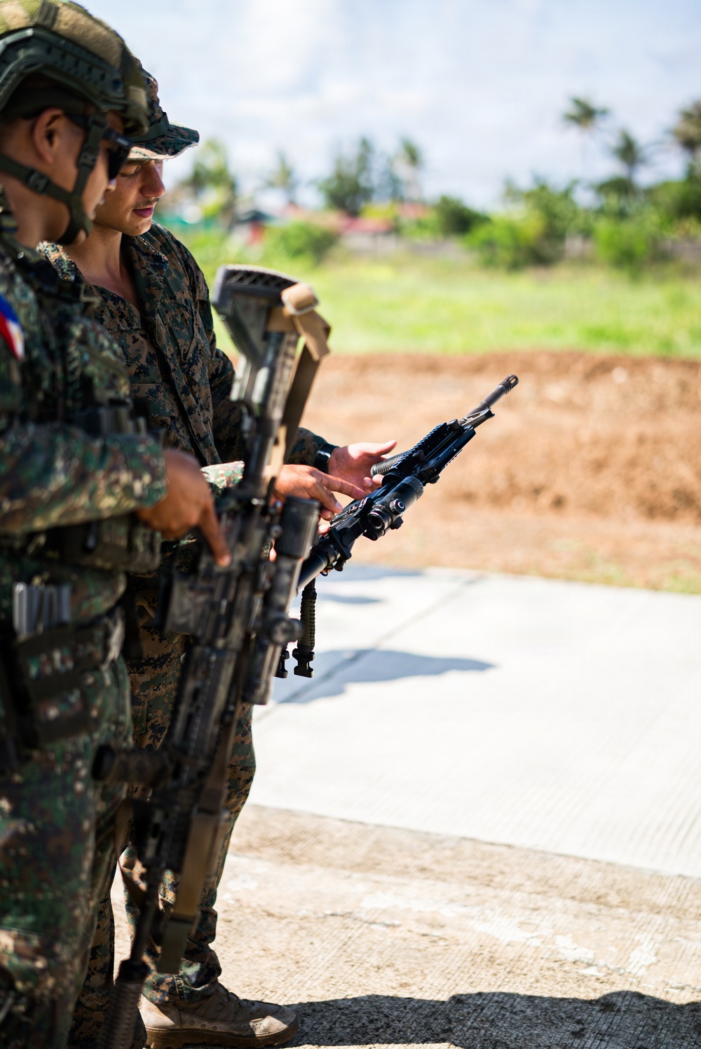 3rd Littoral Combat Team, Philippine marines participate in bilateral training during KAMANDAG 10
