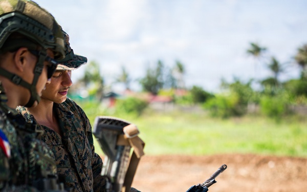 3rd Littoral Combat Team, Philippine marines participate in bilateral training during KAMANDAG 10