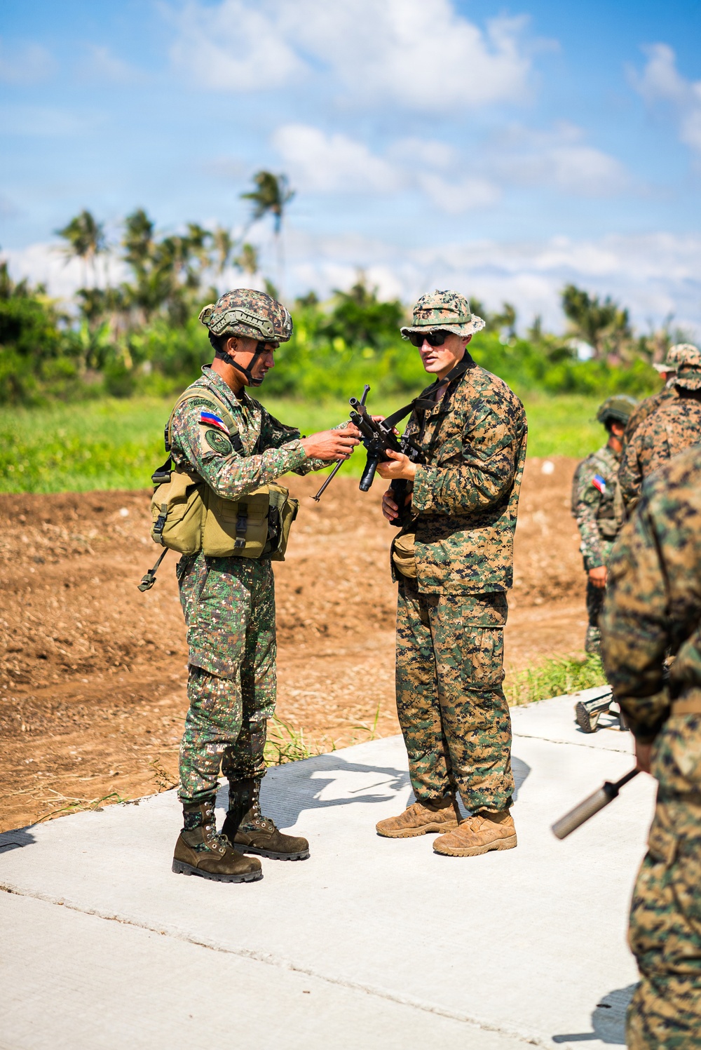3rd Littoral Combat Team, Philippine marines participate in bilateral training during KAMANDAG 10