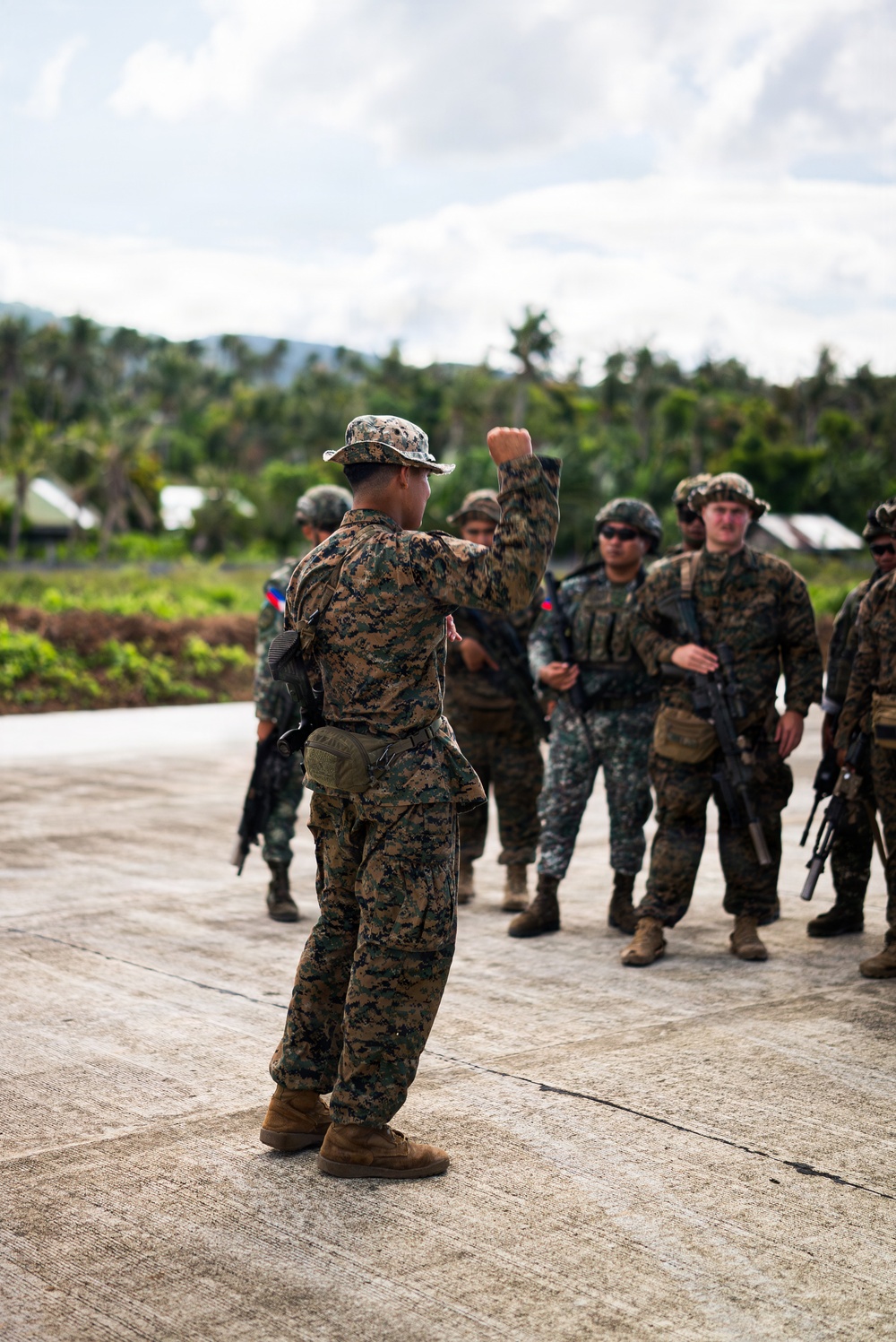 3rd Littoral Combat Team, Philippine marines participate in bilateral training during KAMANDAG 10