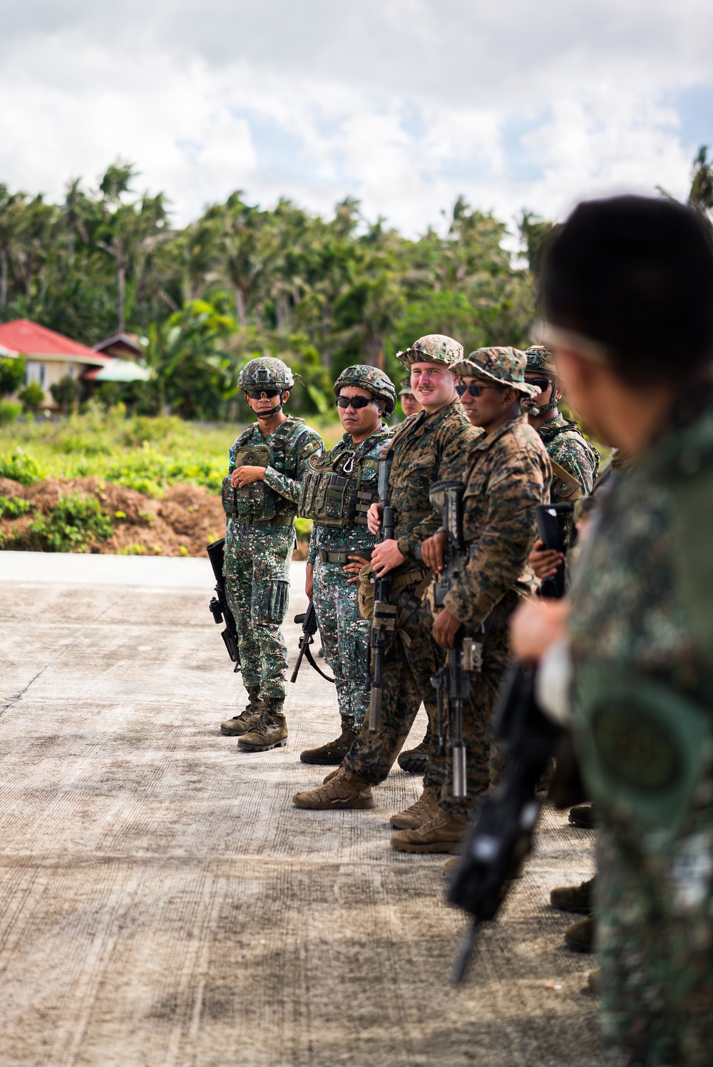 3rd Littoral Combat Team, Philippine marines participate in bilateral training during KAMANDAG 10