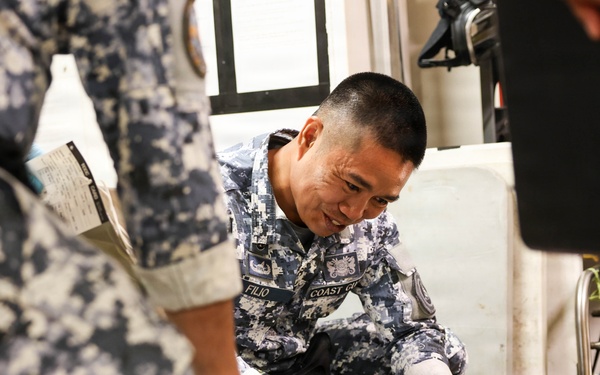 HMCS Ottawa hosts mass casualty medical training during RIMPAC 2026