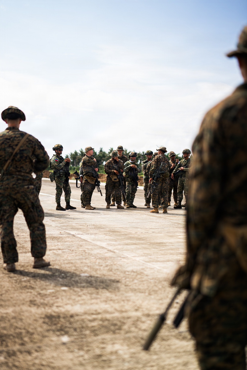 3rd Littoral Combat Team, Philippine marines participate in bilateral training during KAMANDAG 10