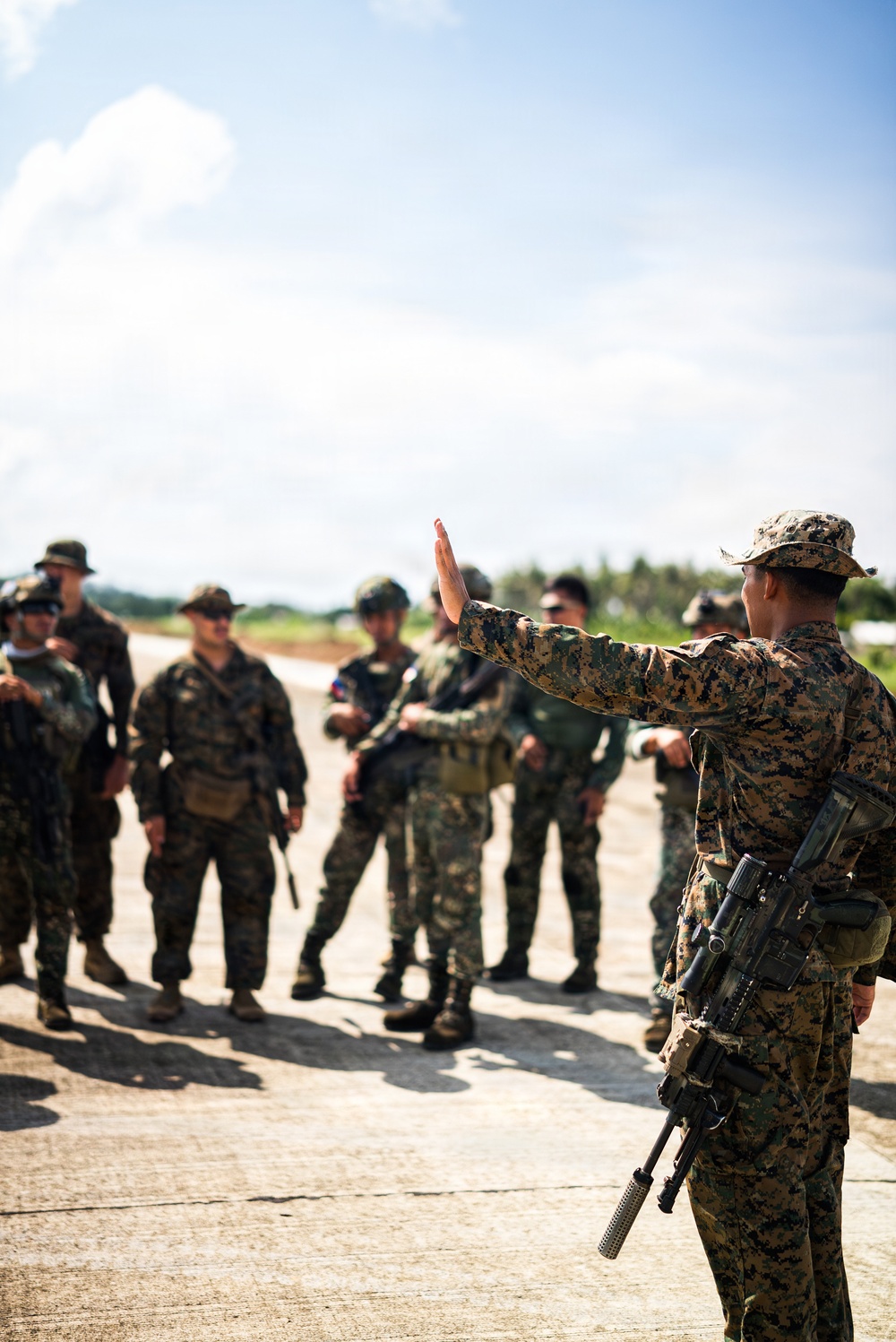 3rd Littoral Combat Team, Philippine marines participate in bilateral training during KAMANDAG 10