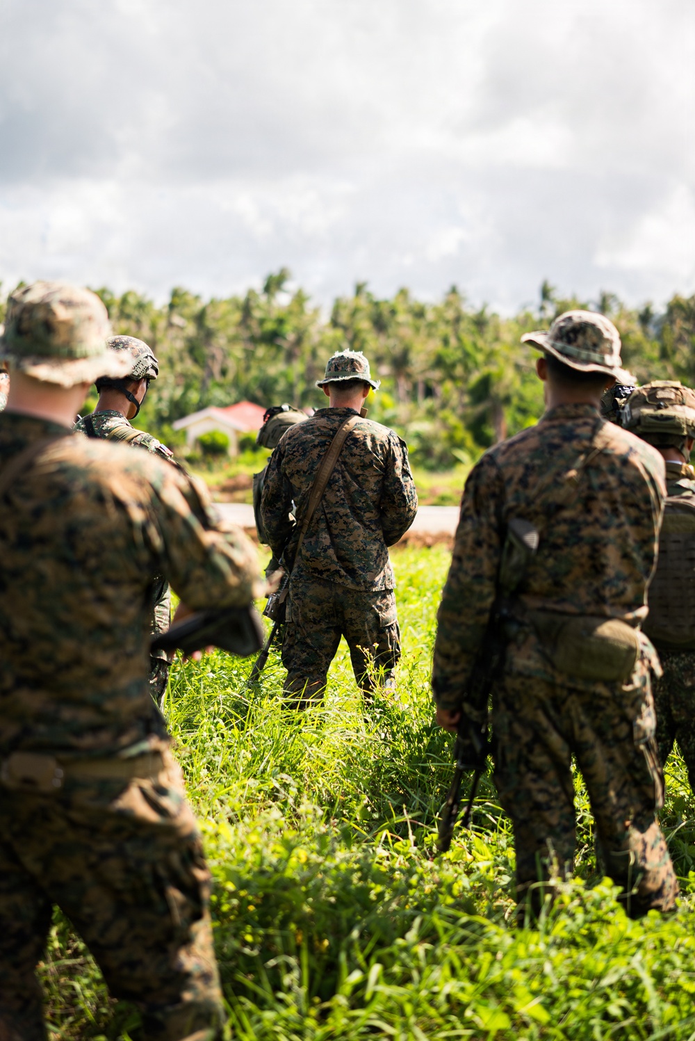 3rd Littoral Combat Team, Philippine marines participate in bilateral training during KAMANDAG 10