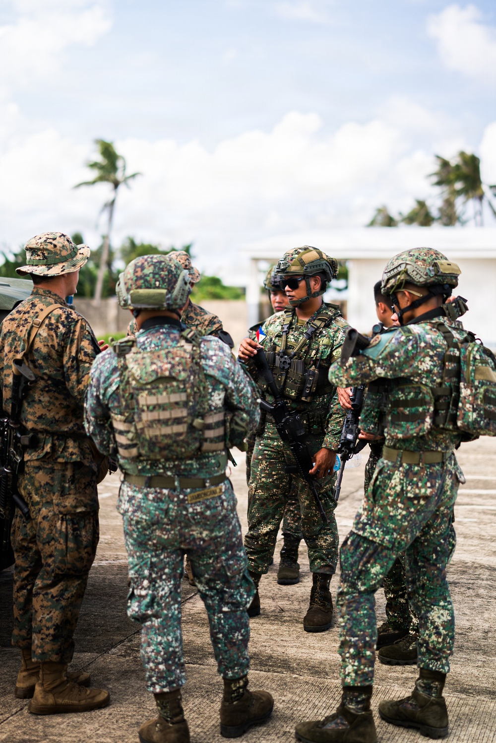 3rd Littoral Combat Team, Philippine marines participate in bilateral training during KAMANDAG 10