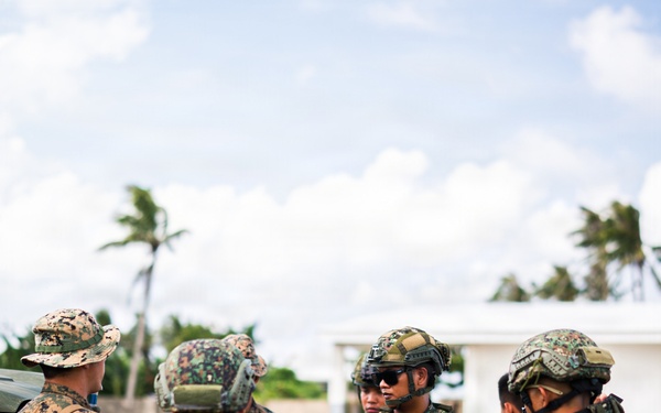 3rd Littoral Combat Team, Philippine marines participate in bilateral training during KAMANDAG 10