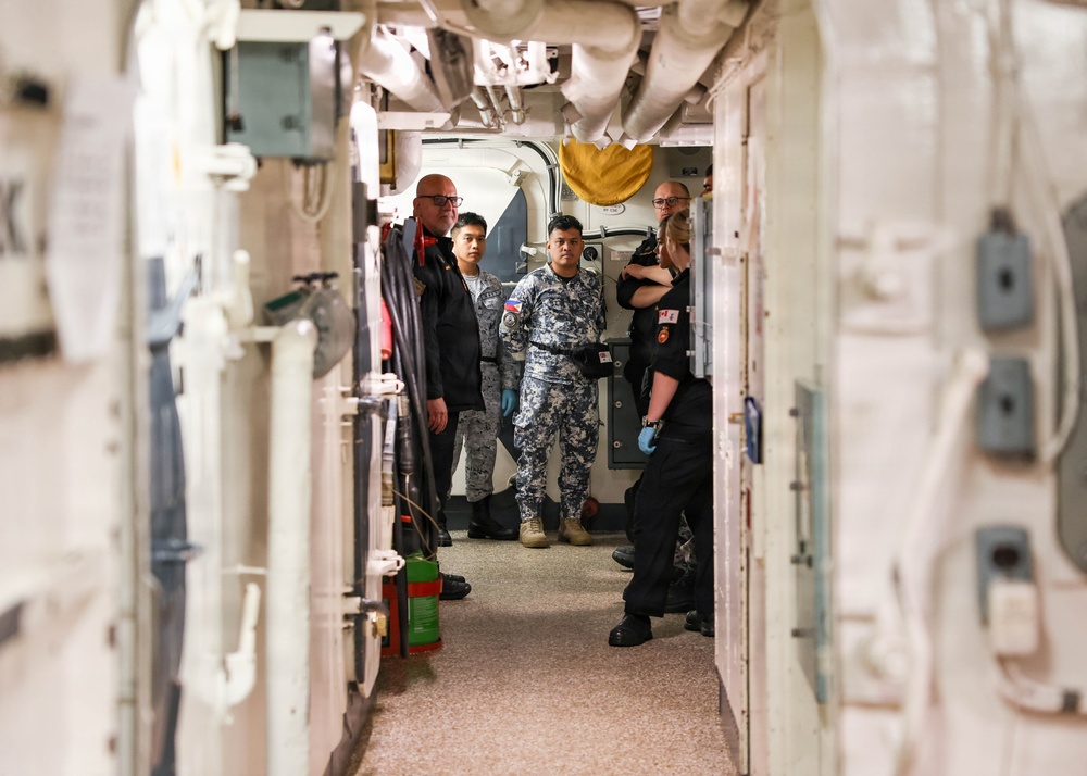 HMCS Ottawa hosts mass casualty medical training during RIMPAC 2026