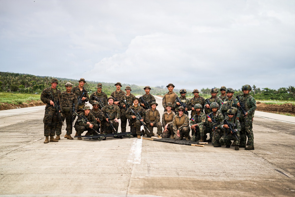 3rd Littoral Combat Team, Damage Control Resuscitation Team, and Phillippine marines conduct TCCC training during KAMANDAG 10