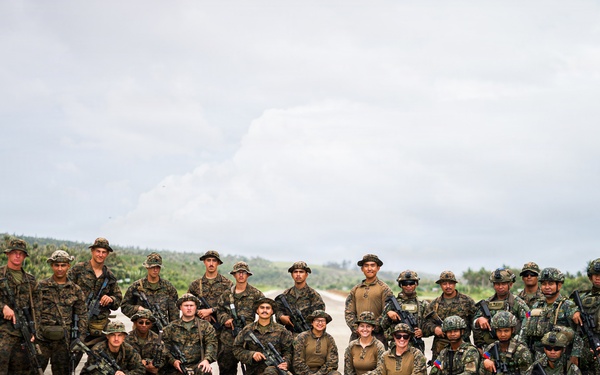 3rd Littoral Combat Team, Damage Control Resuscitation Team, and Phillippine marines conduct TCCC training during KAMANDAG 10