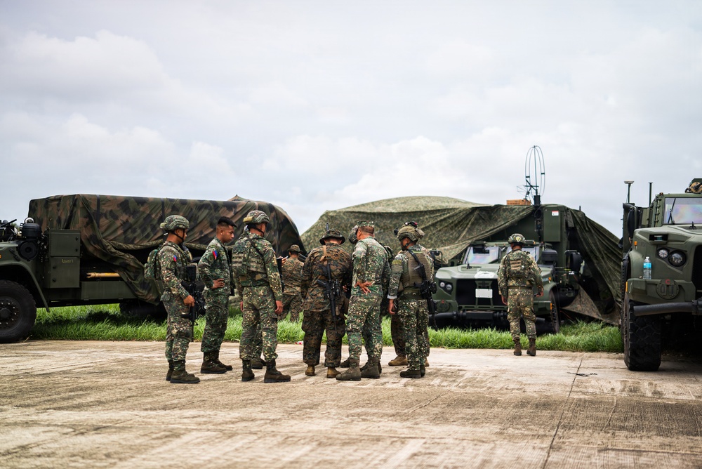 3rd Marine Littoral Regiment, Philippine marines conduct communications familiarization training during KAMANDAG 10