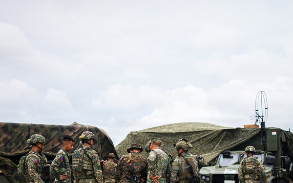 3rd Marine Littoral Regiment, Philippine marines conduct communications familiarization training during KAMANDAG 10