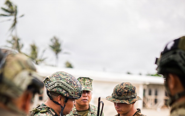 3rd Marine Littoral Regiment, Philippine marines conduct communications familiarization training during KAMANDAG 10