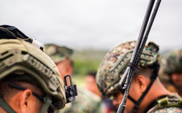 3rd Marine Littoral Regiment, Philippine marines conduct communications familiarization training during KAMANDAG 10