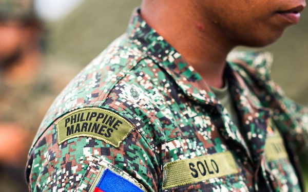 3rd Marine Littoral Regiment, Philippine marines conduct communications familiarization training during KAMANDAG 10