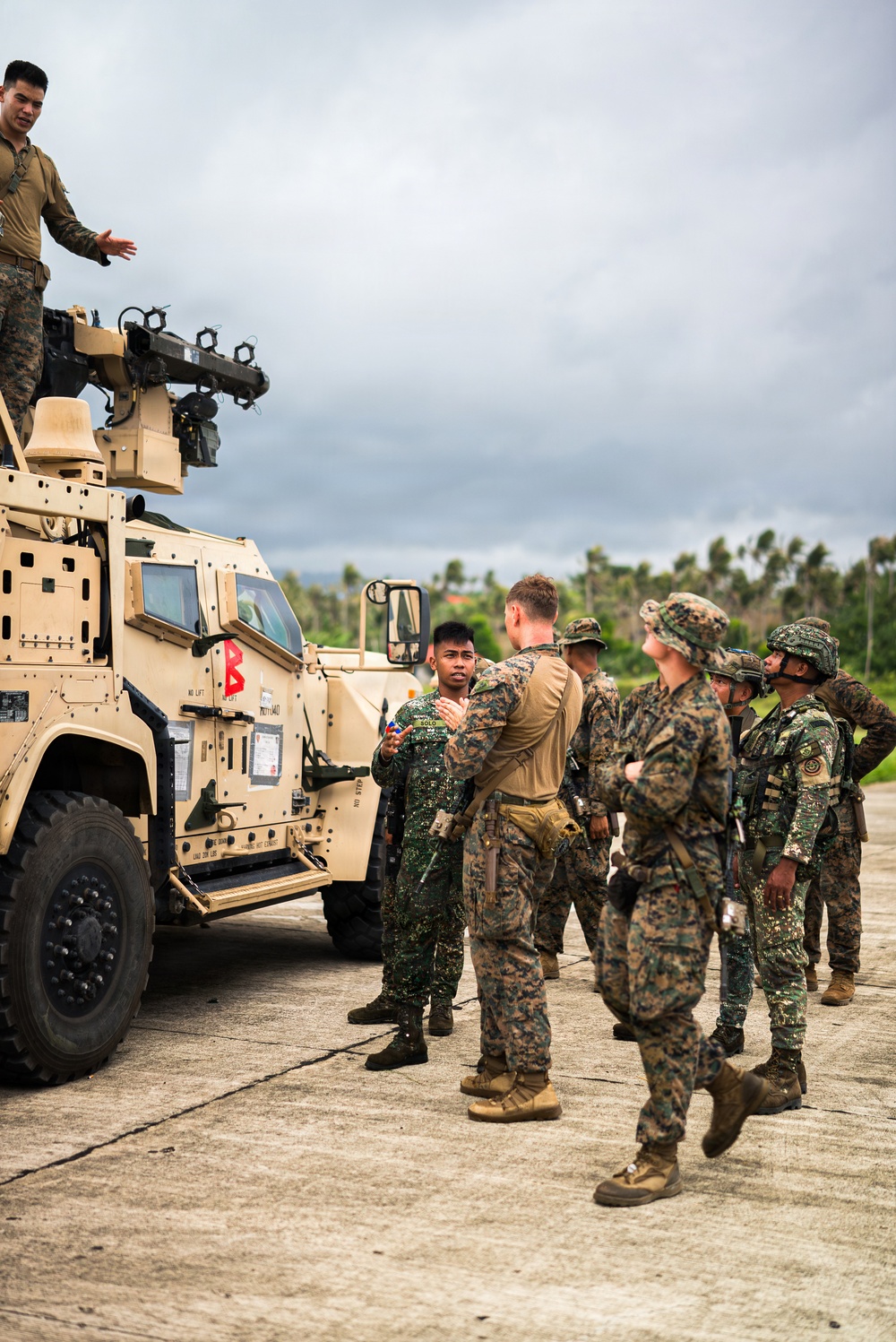 3rd Marine Littoral Regiment, Philippine marines conduct MADIS familiarization training during KAMANDAG 10