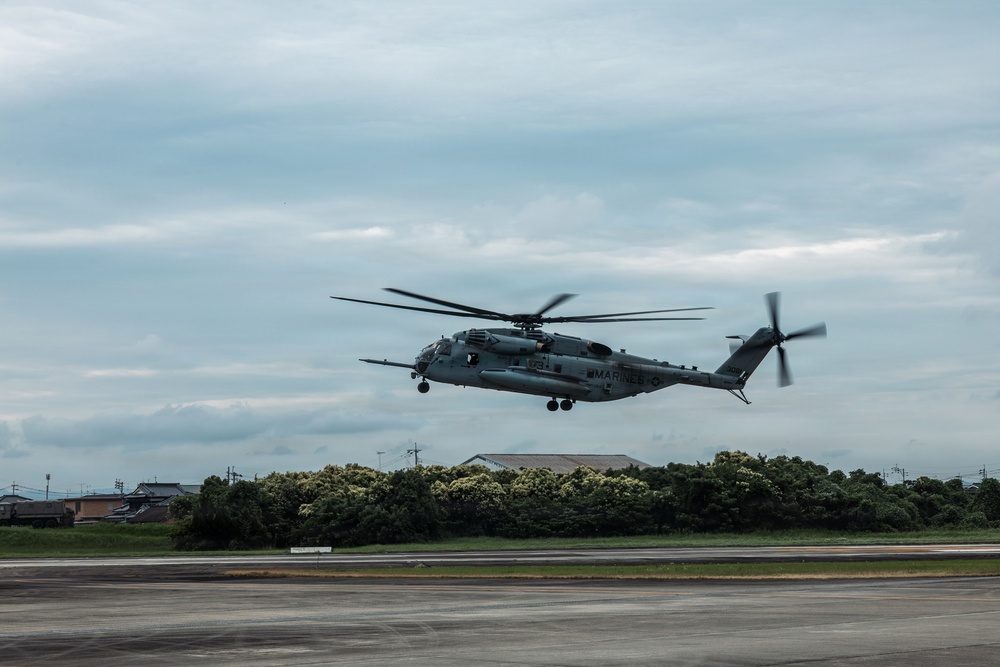 HMH-361 takes off from JGSDF Camp Metabaru