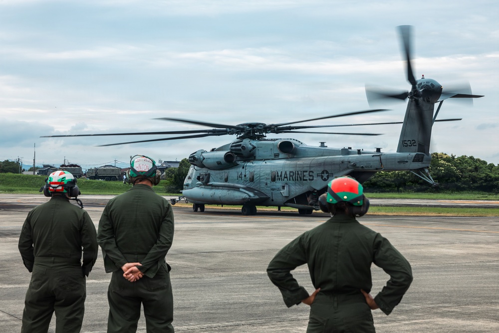 HMH-361 takes off from JGSDF Camp Metabaru