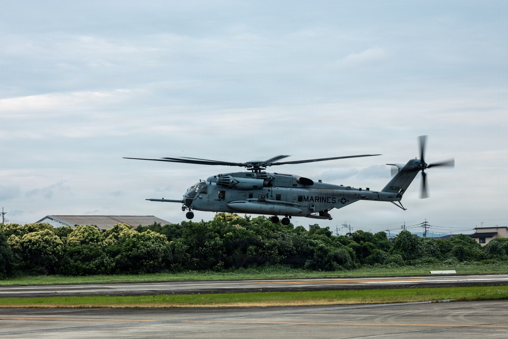 HMH-361 takes off from JGSDF Camp Metabaru