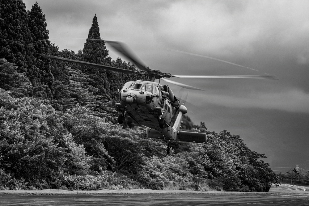 Fuji Viper 26.3 | U.S. Marines Conduct Fast-Rappelling Techniques | Monochrome Collection