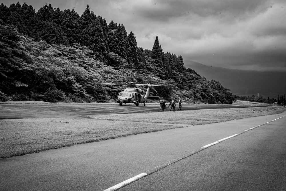 Fuji Viper 26.3 | U.S. Marines Conduct Fast-Rappelling Techniques | Monochrome Collection