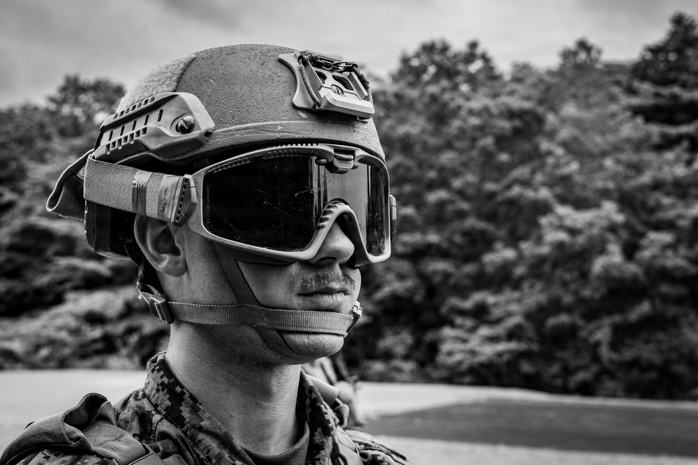 Fuji Viper 26.3 | U.S. Marines Conduct Fast-Rappelling Techniques | Monochrome Collection