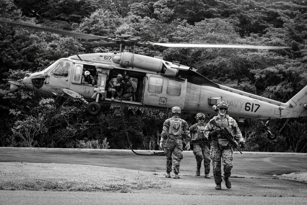 Fuji Viper 26.3 | U.S. Marines Conduct Fast-Rappelling Techniques | Monochrome Collection