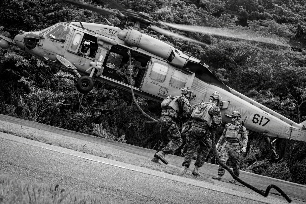 Fuji Viper 26.3 | U.S. Marines Conduct Fast-Rappelling Techniques | Monochrome Collection