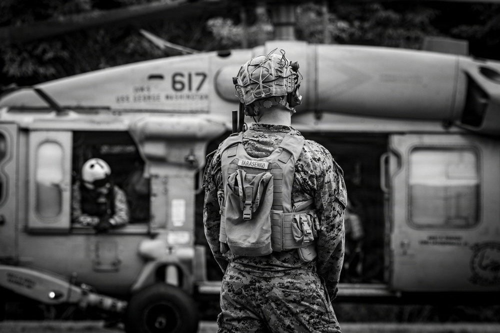 Fuji Viper 26.3 | U.S. Marines Conduct Fast-Rappelling Techniques | Monochrome Collection
