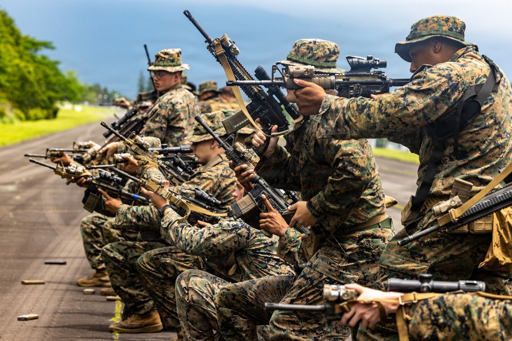 Fuji Viper 26.3 | U.S. Marines Conduct Fast-Rappelling Techniques