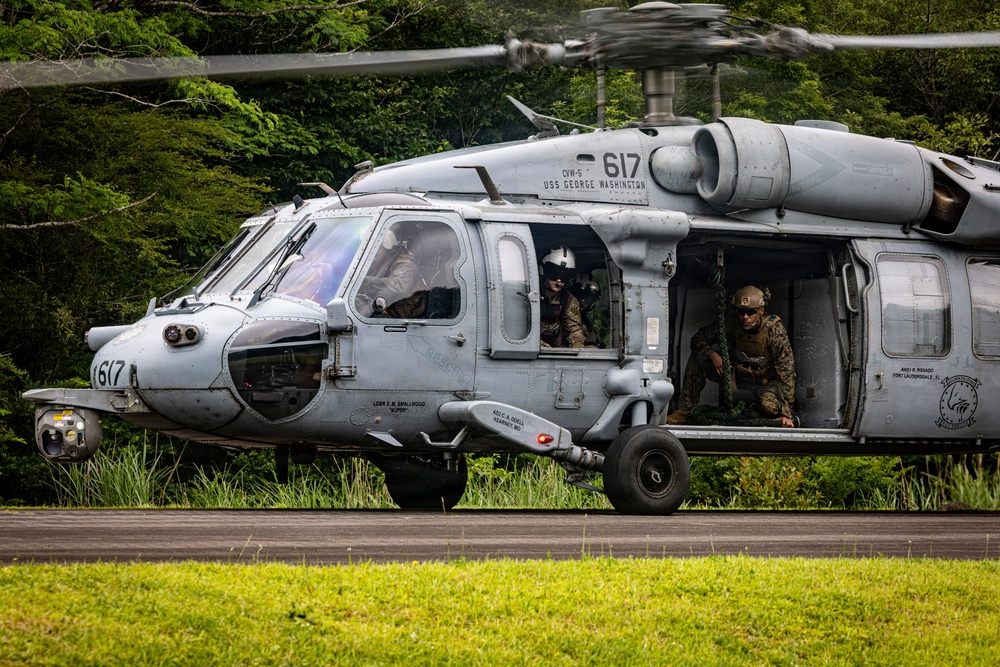 Fuji Viper 26.3 | U.S. Marines Conduct Fast-Rappelling Techniques