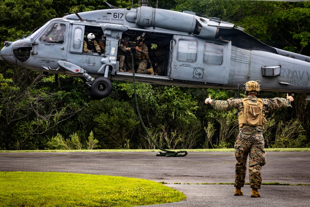 Fuji Viper 26.3 | U.S. Marines Conduct Fast-Rappelling Techniques
