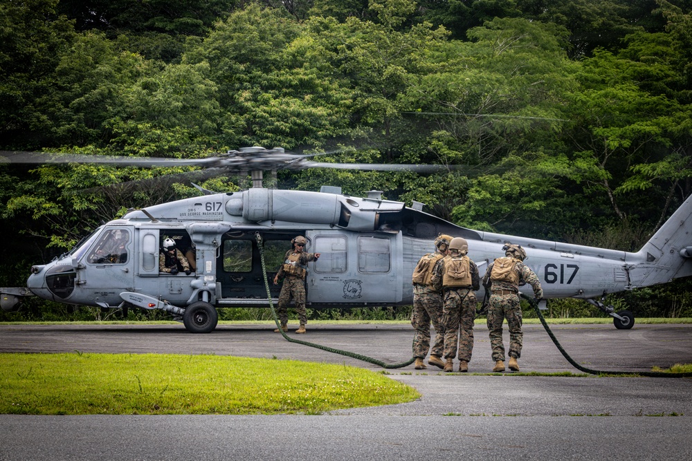 Fuji Viper 26.3 | U.S. Marines Conduct Fast-Rappelling Techniques