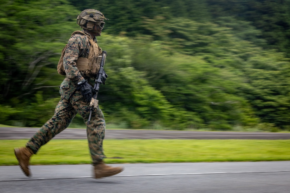Fuji Viper 26.3 | U.S. Marines Conduct Fast-Rappelling Techniques
