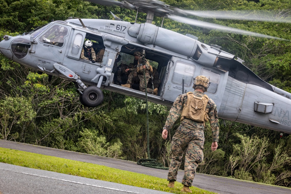 Fuji Viper 26.3 | U.S. Marines Conduct Fast-Rappelling Techniques