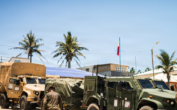 3rd Marine Littoral Regiment loads Philippine surface connectors after maritime key terrain security operations during KAMANDAG 10